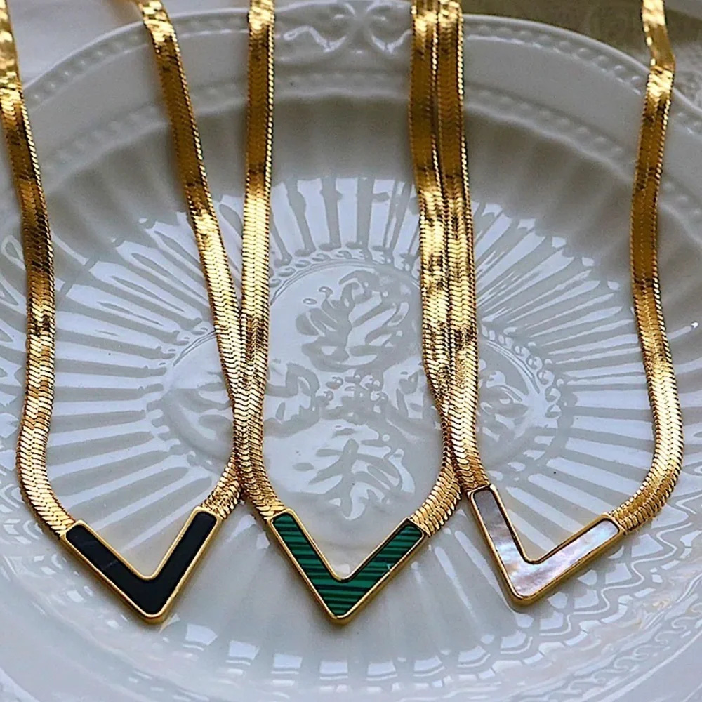Gold 18K V Shaped Emerald Collarbone Flat Clavicle Herringbone Necklace